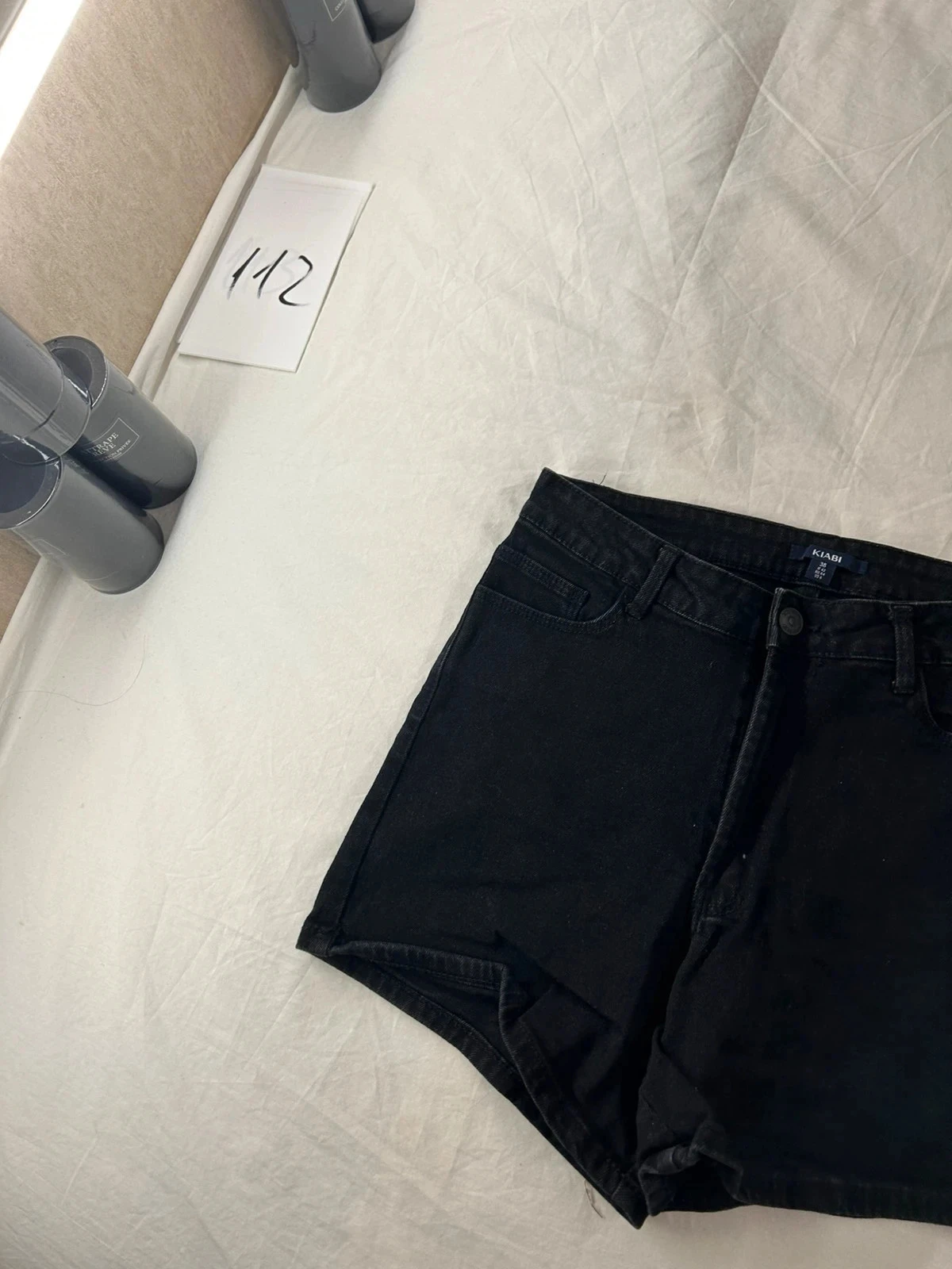 Black high-waisted Kiabi denim shorts – photo 2